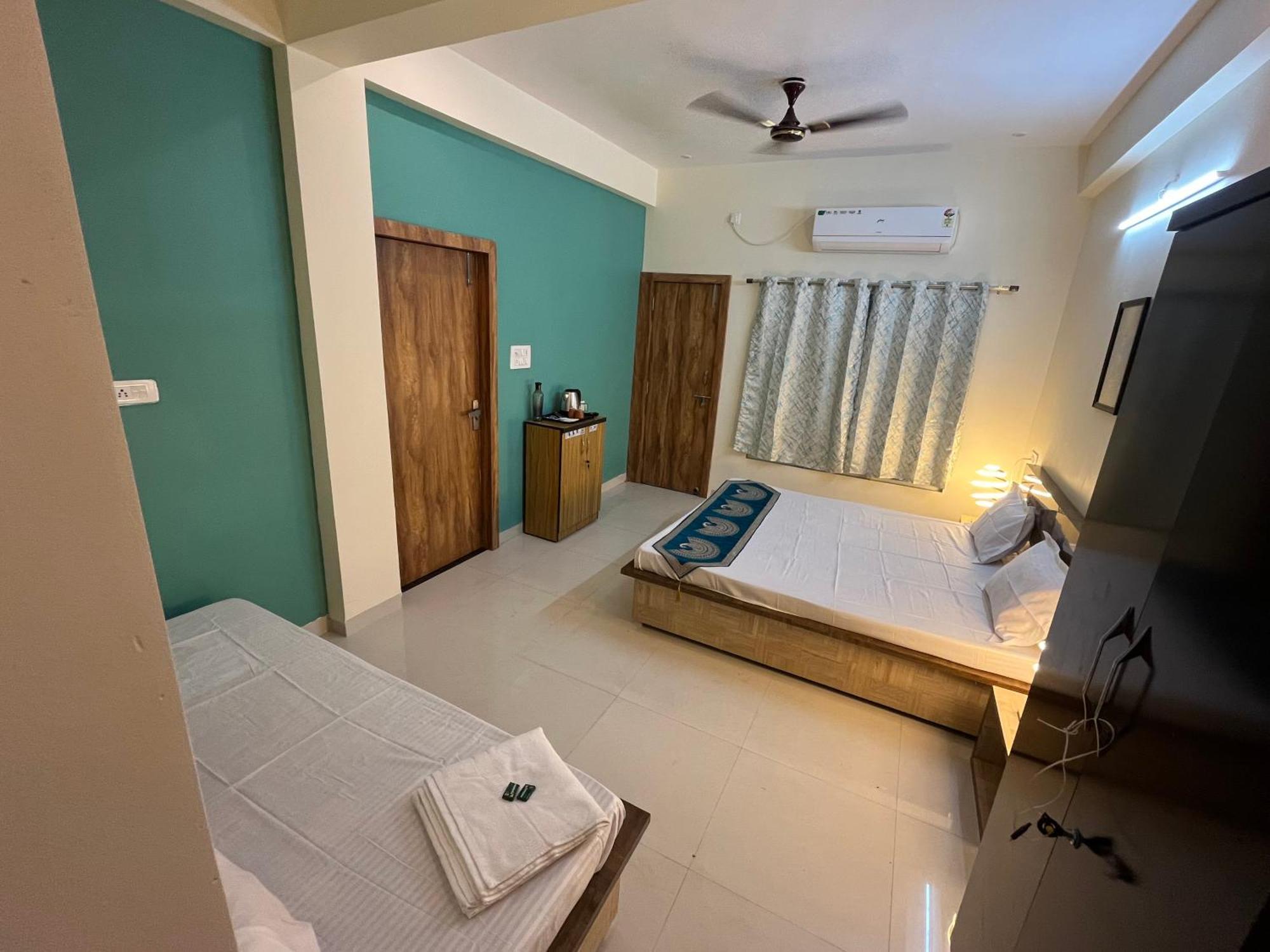Hotel Shivashray Luxury Stays & Inn Ujjain Exterior photo