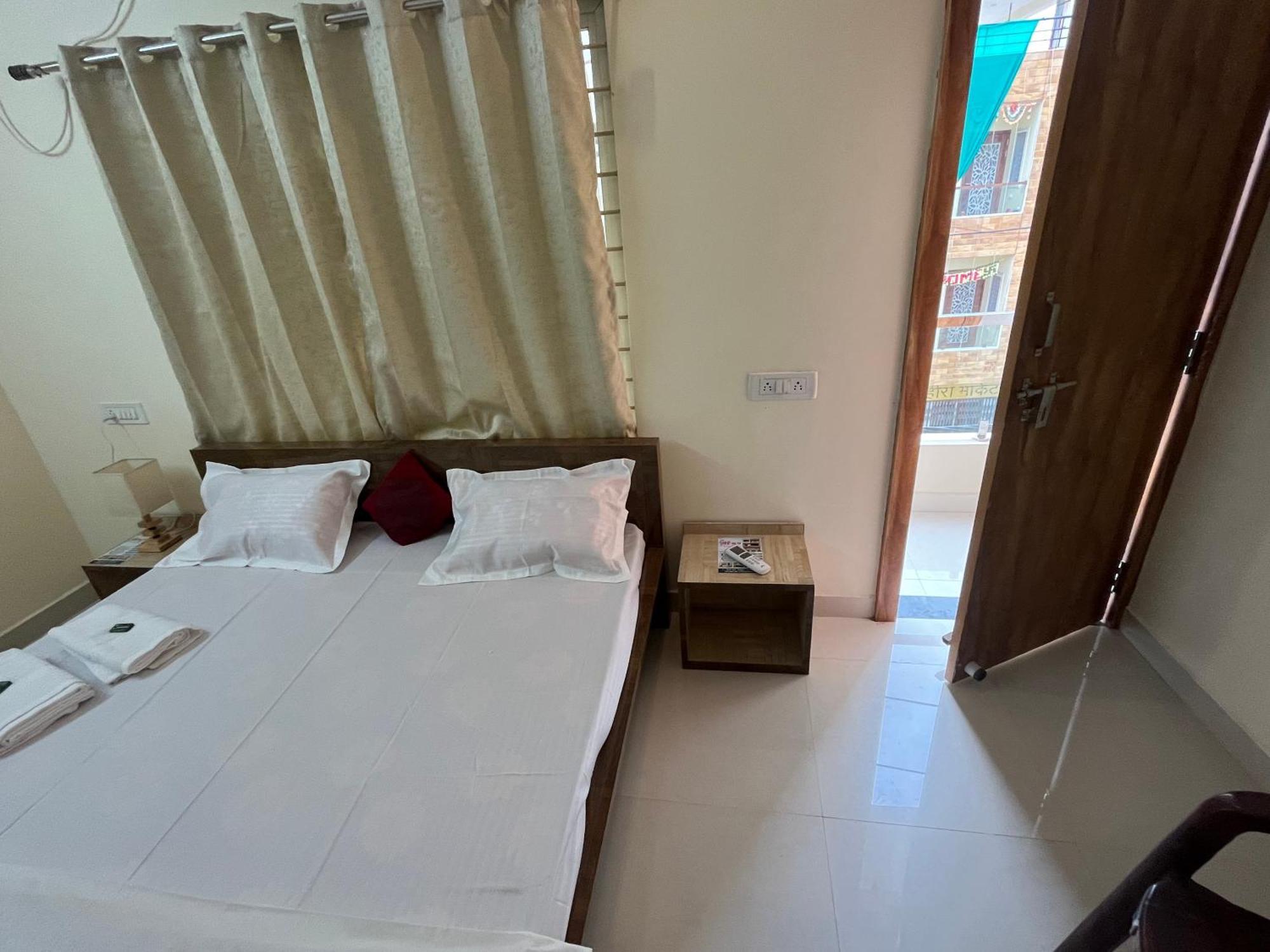 Hotel Shivashray Luxury Stays & Inn Ujjain Exterior photo