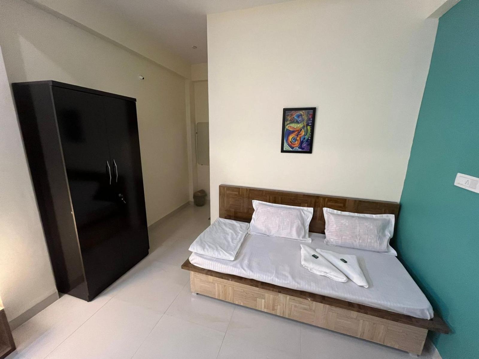 Hotel Shivashray Luxury Stays & Inn Ujjain Room photo
