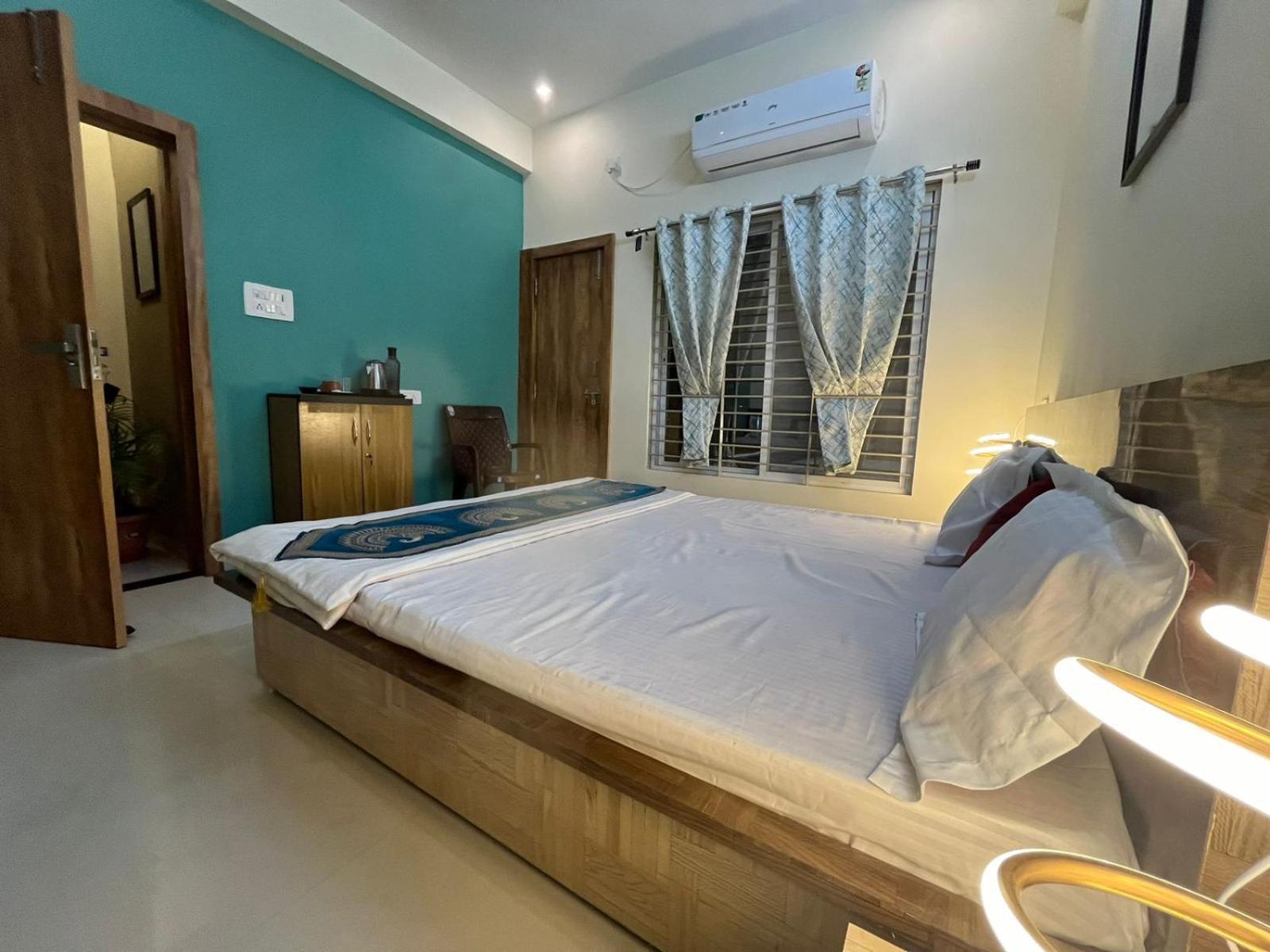 Hotel Shivashray Luxury Stays & Inn Ujjain Room photo