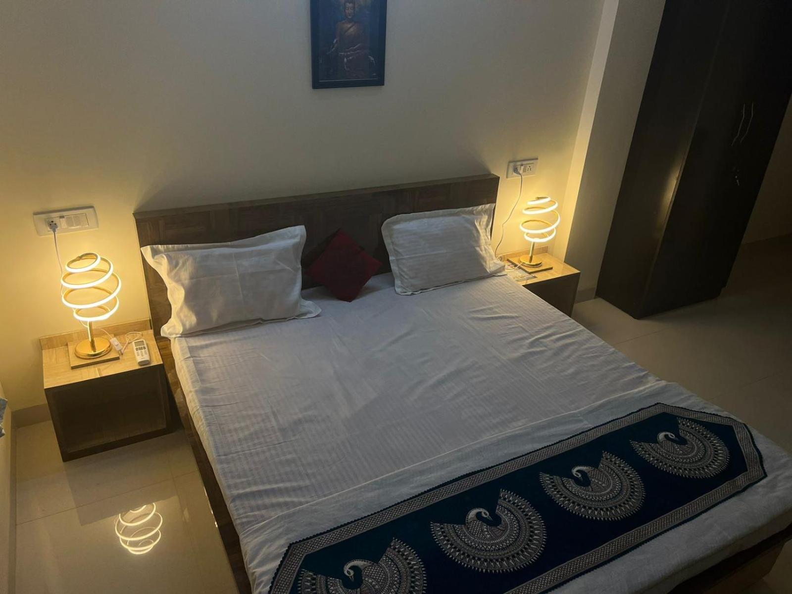 Hotel Shivashray Luxury Stays & Inn Ujjain Room photo
