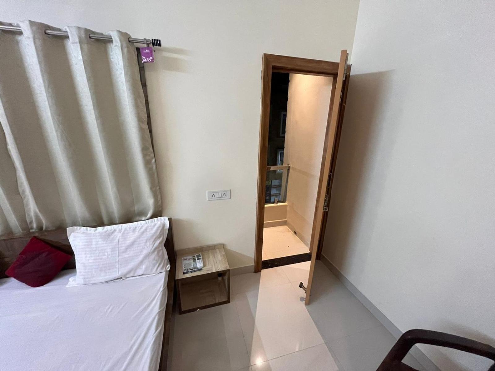 Hotel Shivashray Luxury Stays & Inn Ujjain Room photo