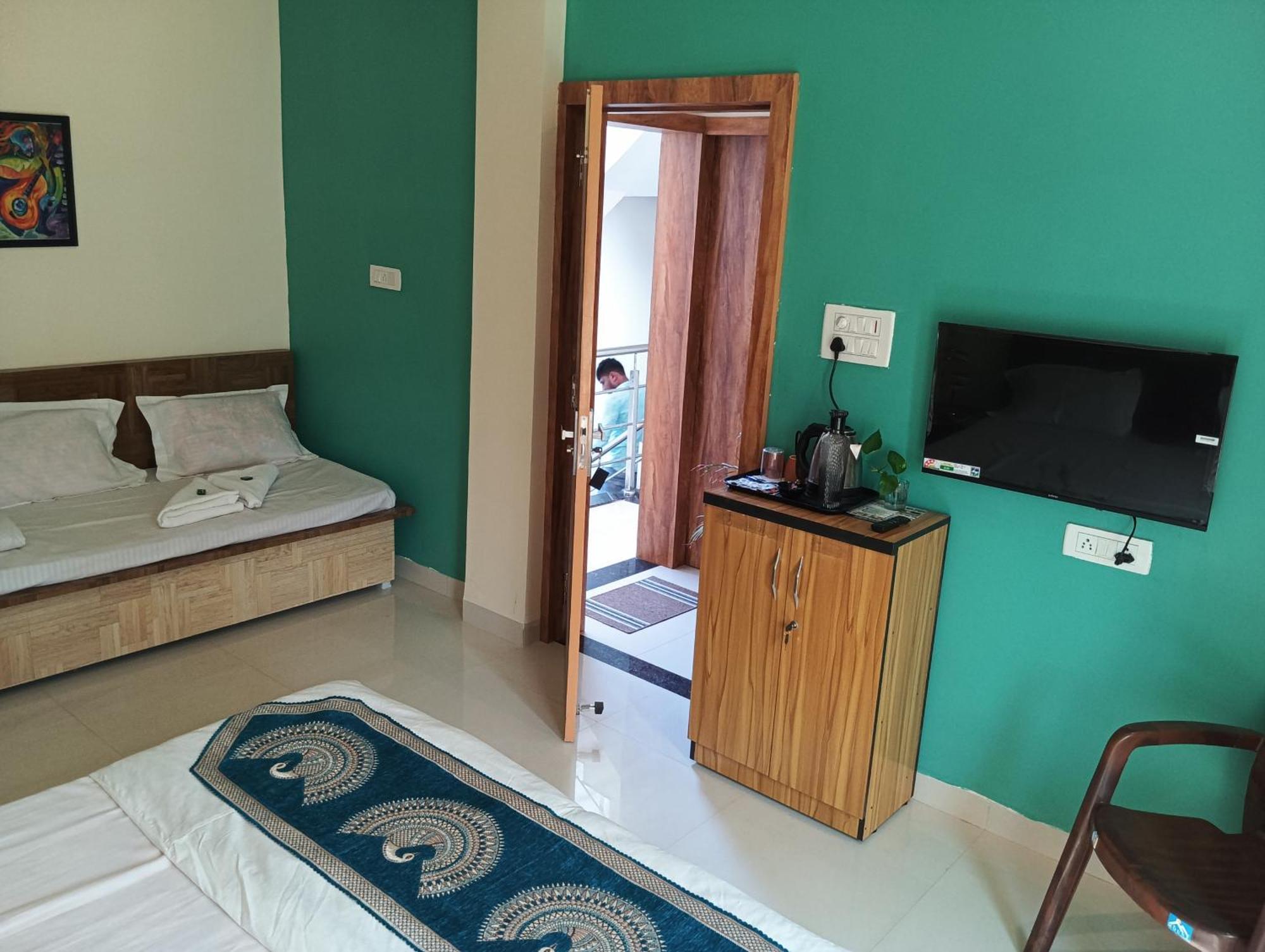 Hotel Shivashray Luxury Stays & Inn Ujjain Exterior photo